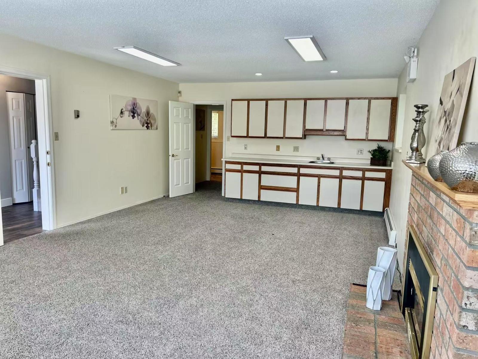 Photo 3 of 15837 Pacific Avenue, White Rock BC