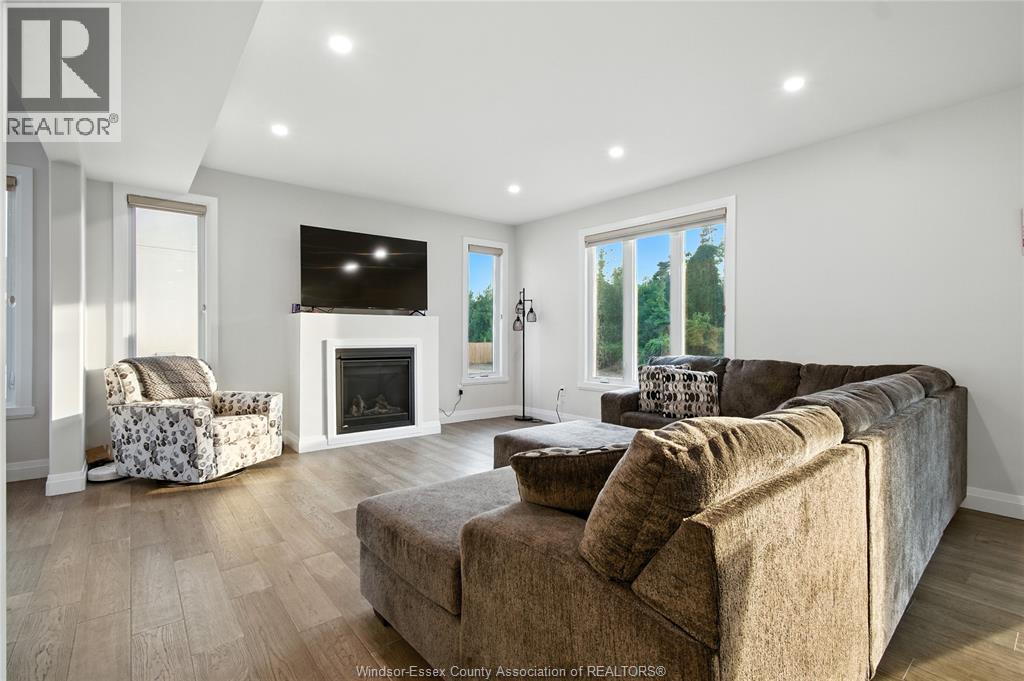 Photo 11 of 27 Kingsbridge Drive, Amherstburg ON