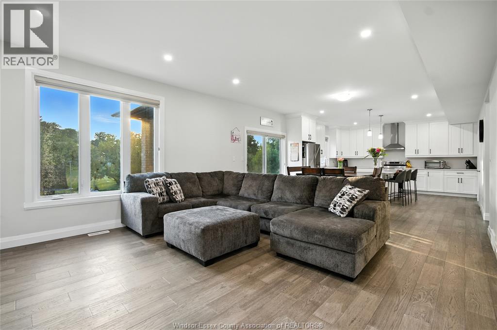 Photo 12 of 27 Kingsbridge Drive, Amherstburg ON