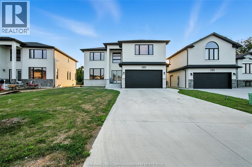 Photo 2 of 27 Kingsbridge Drive, Amherstburg ON