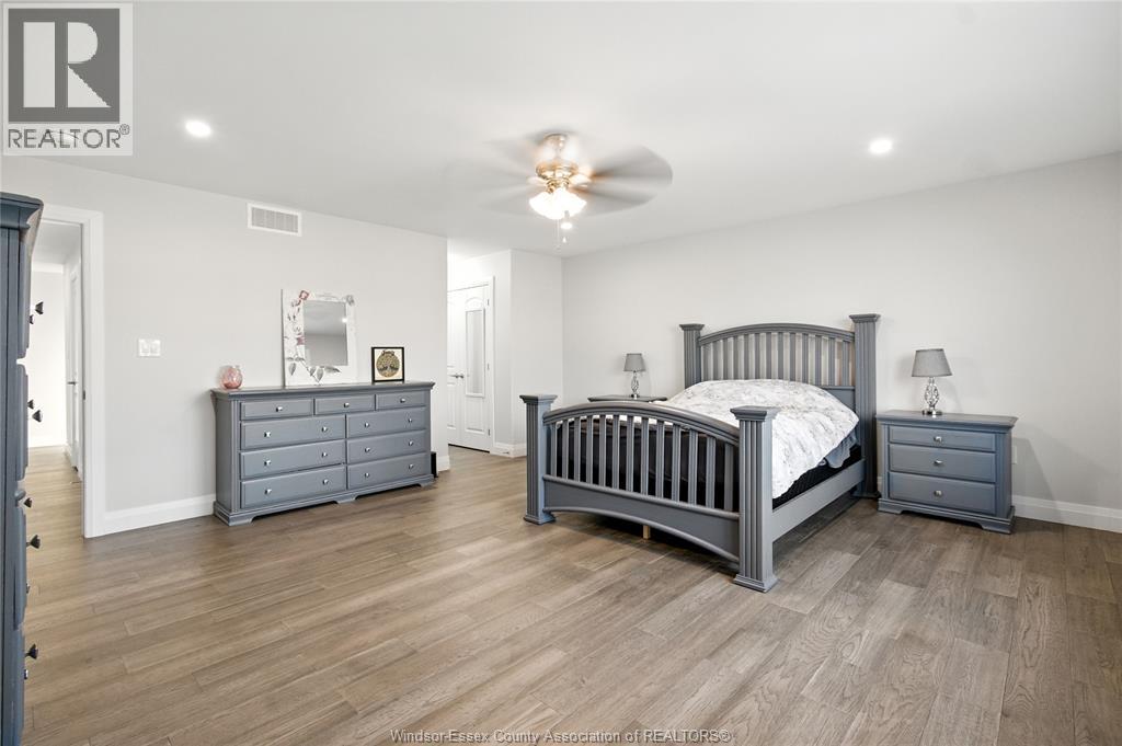 Photo 20 of 27 Kingsbridge Drive, Amherstburg ON