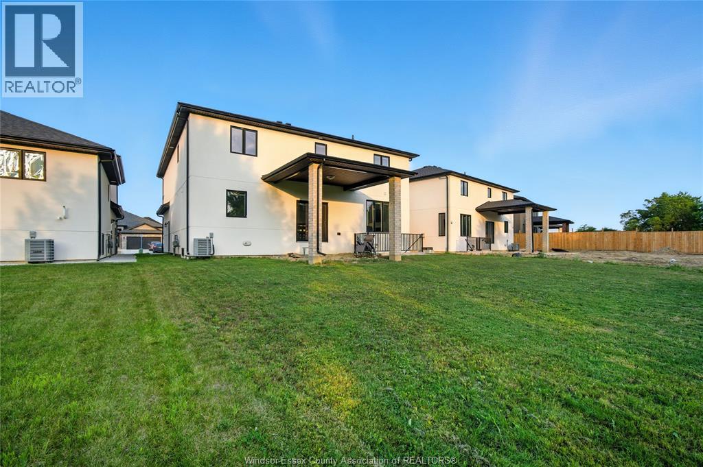 Photo 3 of 27 Kingsbridge Drive, Amherstburg ON