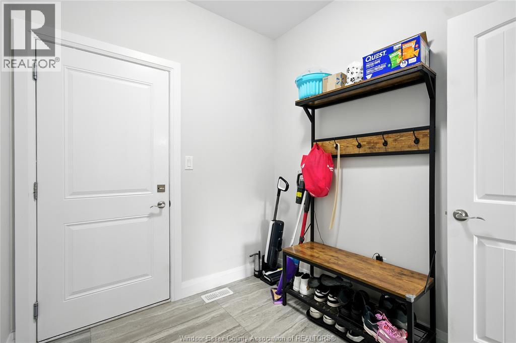 Photo 32 of 27 Kingsbridge Drive, Amherstburg ON