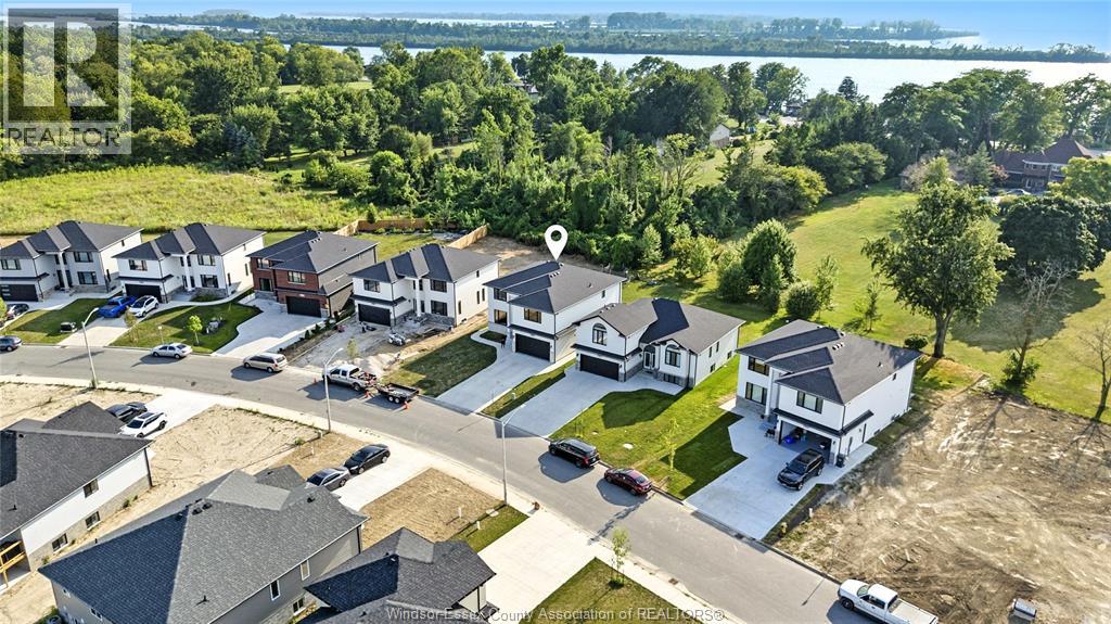 Photo 4 of 27 Kingsbridge Drive, Amherstburg ON