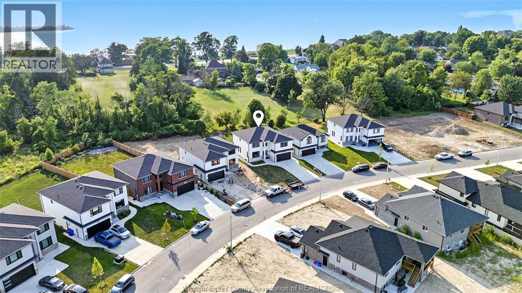 Photo 5 of 27 Kingsbridge Drive, Amherstburg ON