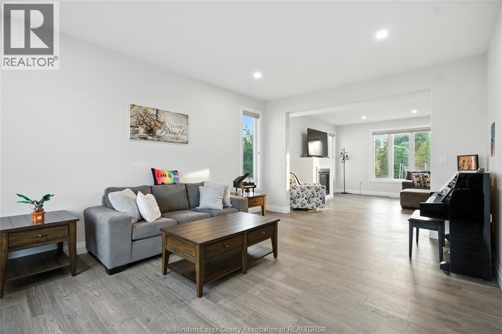 Photo 9 of 27 Kingsbridge Drive, Amherstburg ON