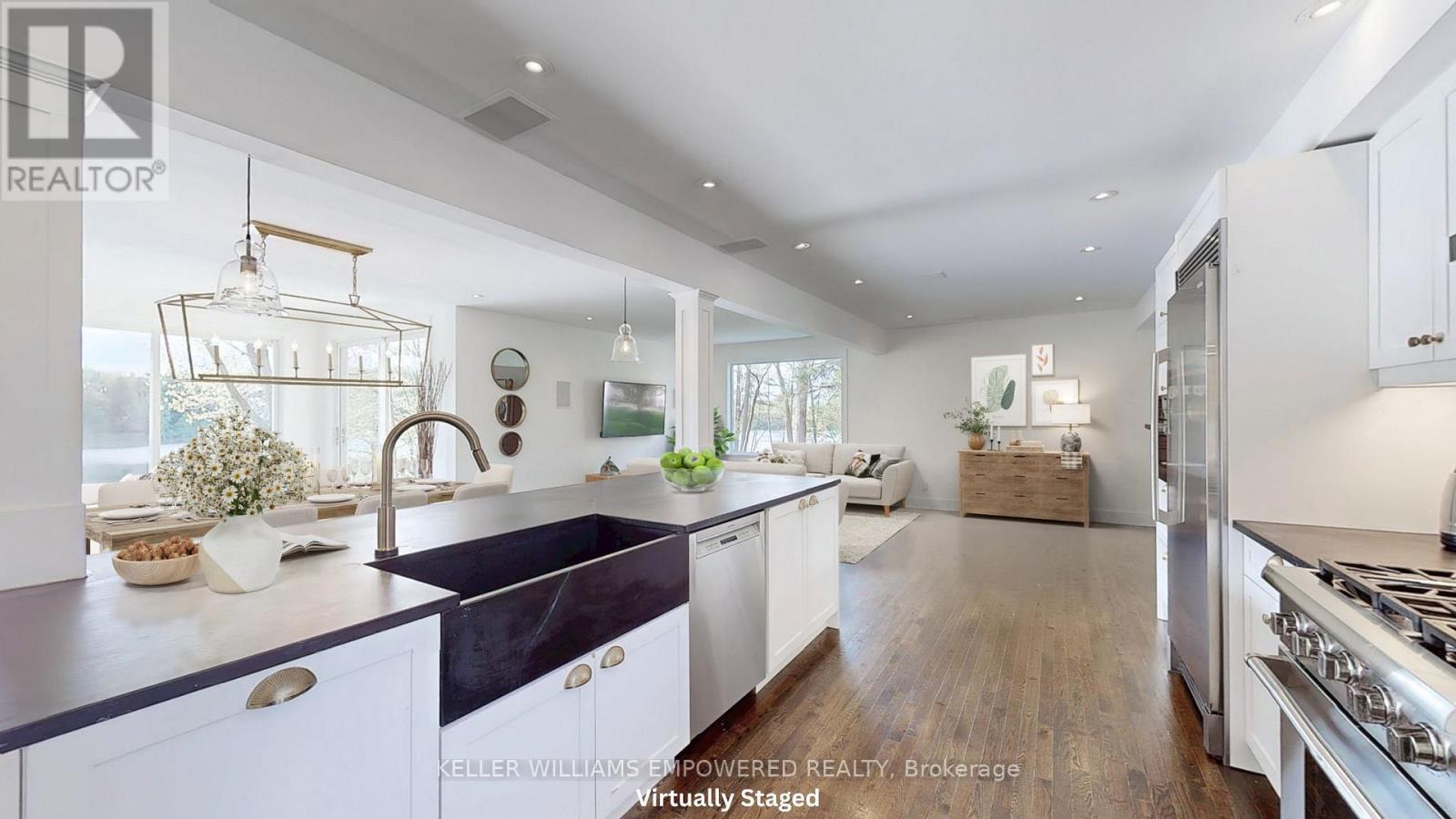 Photo 17 of 8 Macleod Estate Court, Richmond Hill ON