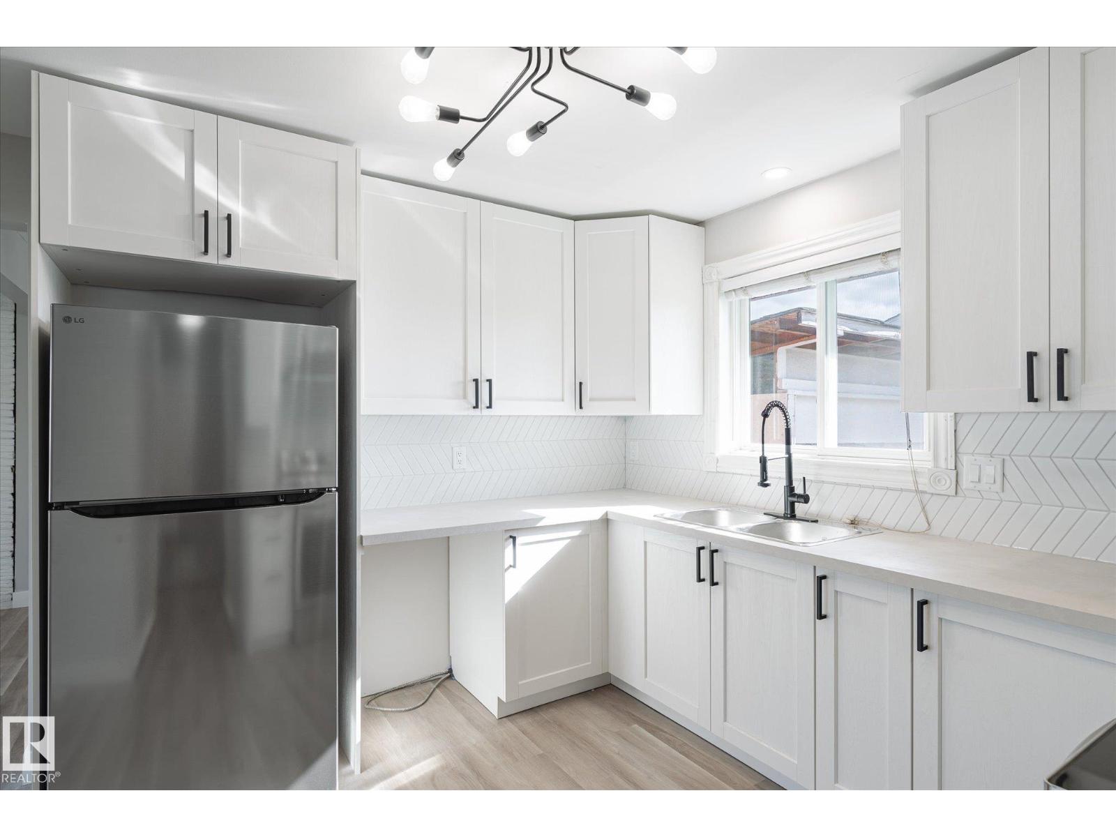 Photo 6 of 13543 139 St Nw, Edmonton AB