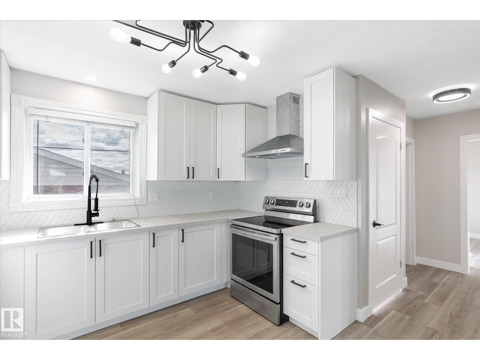 Photo 38 of 13543 139 St Nw, Edmonton AB