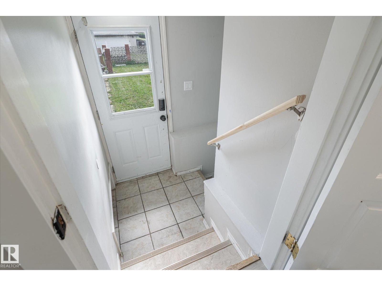 Photo 22 of 13543 139 St Nw, Edmonton AB