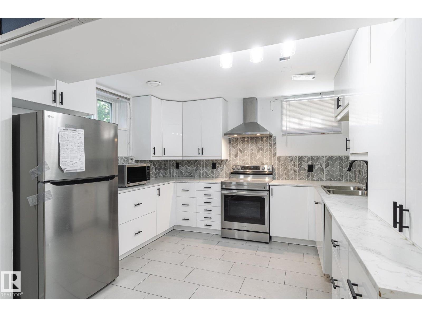 Photo 18 of 13543 139 St Nw, Edmonton AB