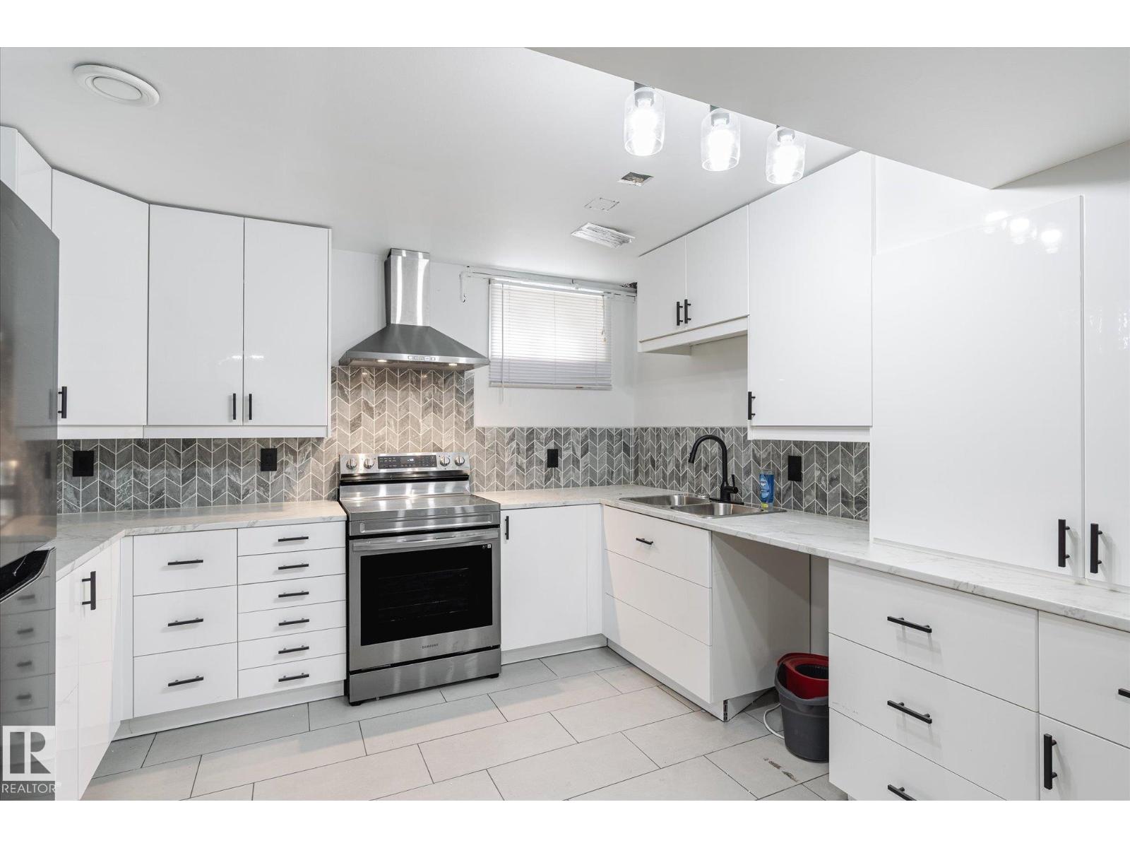 Photo 29 of 13543 139 St Nw, Edmonton AB