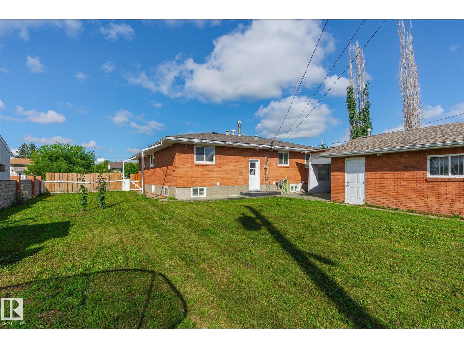 Photo 36 of 13543 139 St Nw, Edmonton AB