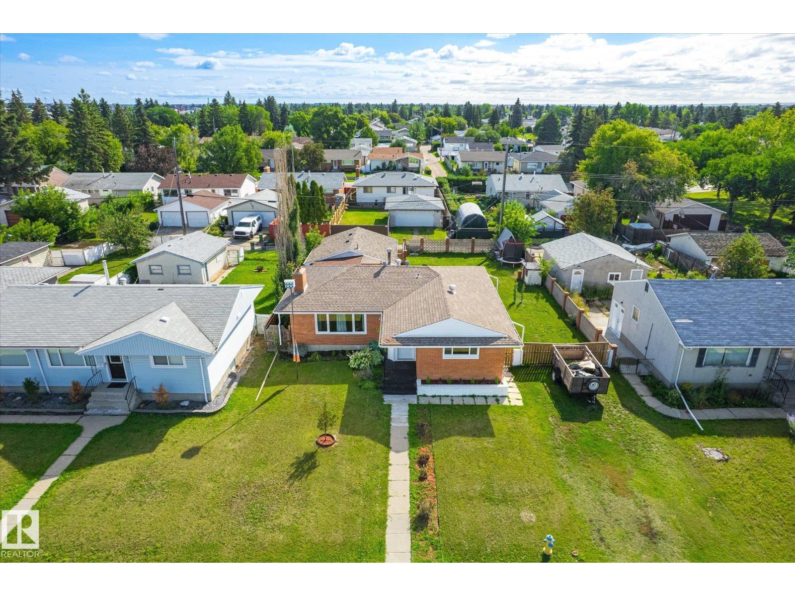Photo 41 of 13543 139 St Nw, Edmonton AB