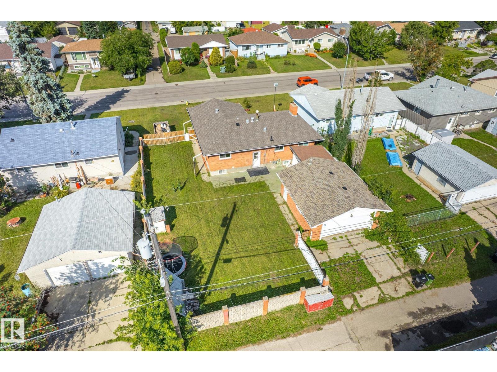 Photo 19 of 13543 139 St Nw, Edmonton AB