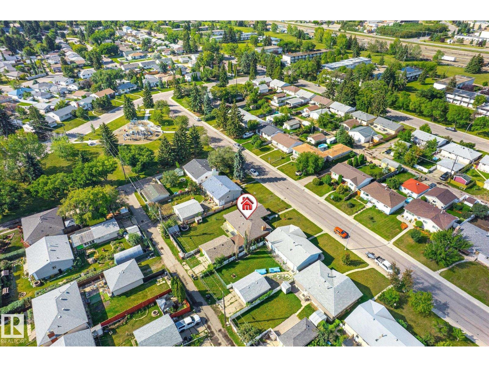 Photo 21 of 13543 139 St Nw, Edmonton AB