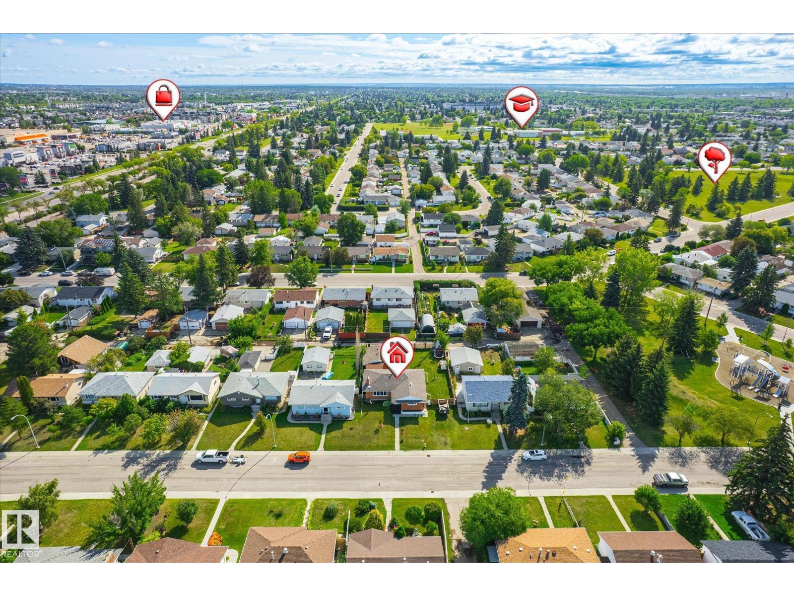 Photo 12 of 13543 139 St Nw, Edmonton AB