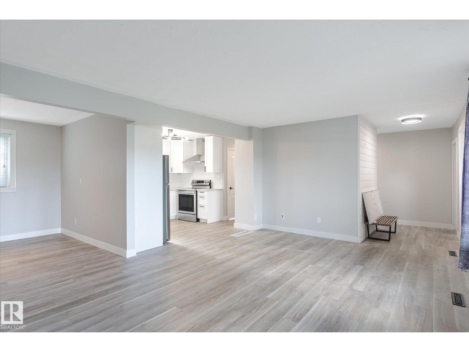 Photo 35 of 13543 139 St Nw, Edmonton AB