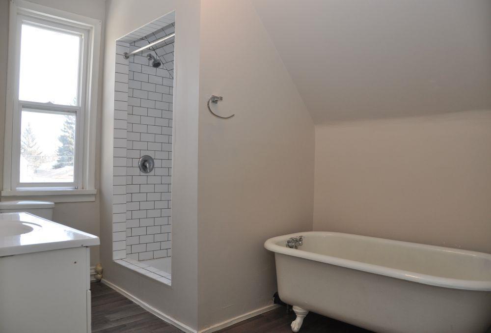 Photo 12 of 455 Manitoba Avenue, Winnipeg MB