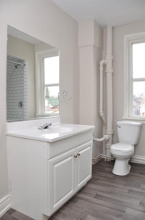 Photo 2 of 455 Manitoba Avenue, Winnipeg MB