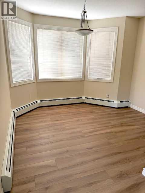 Single Family House Low rise for Sale in   Val Gardena View SW Springbank Hill Calgary 