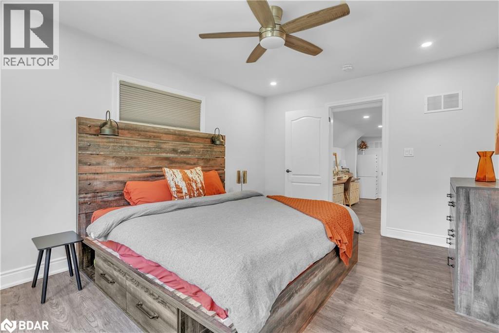 Photo 25 of 125 Dundonald Street, Barrie ON