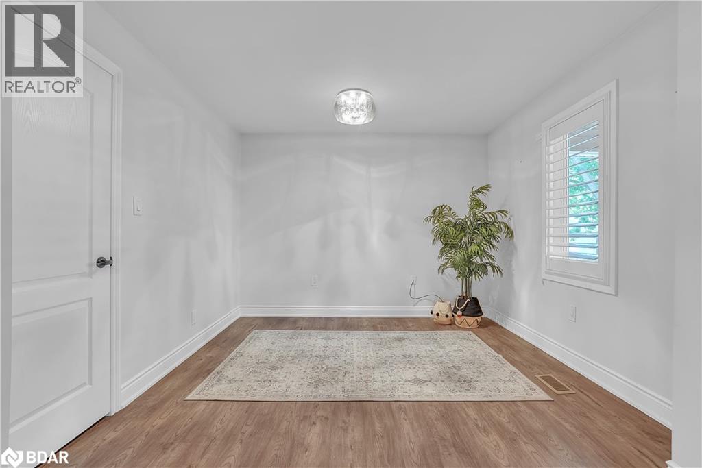 Photo 10 of 125 Dundonald Street, Barrie ON