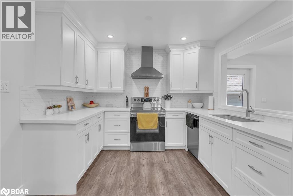 Photo 11 of 125 Dundonald Street, Barrie ON