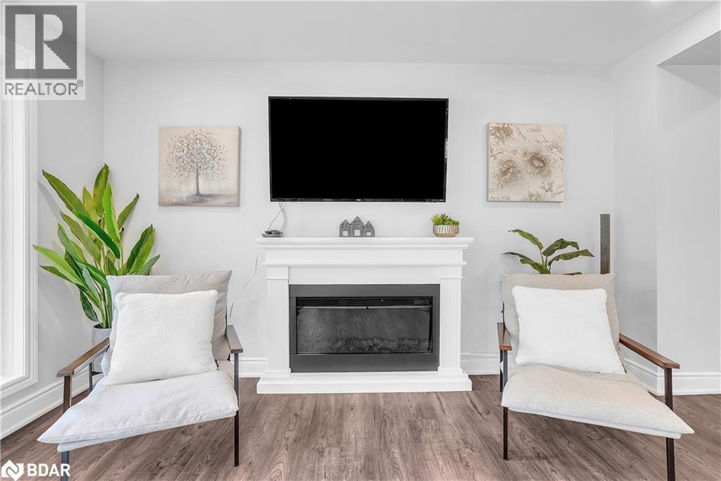Photo 22 of 125 Dundonald Street, Barrie ON