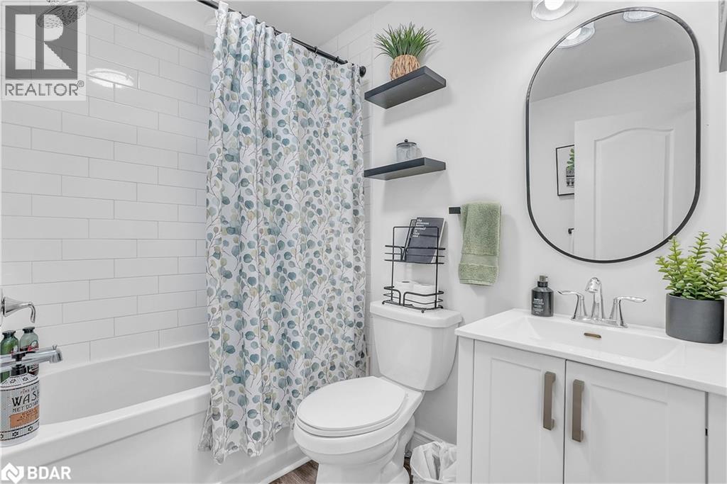 Photo 23 of 125 Dundonald Street, Barrie ON