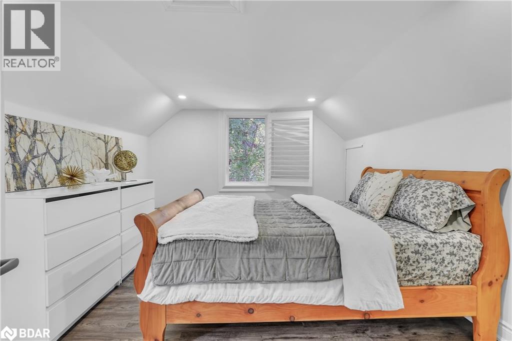 Photo 30 of 125 Dundonald Street, Barrie ON
