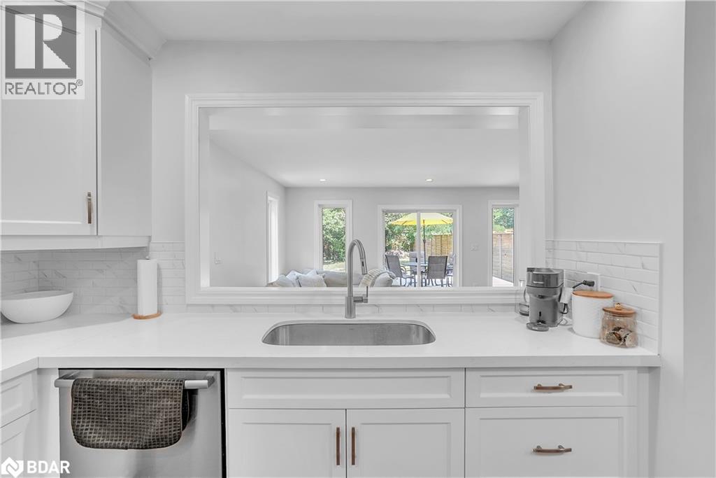 Photo 13 of 125 Dundonald Street, Barrie ON