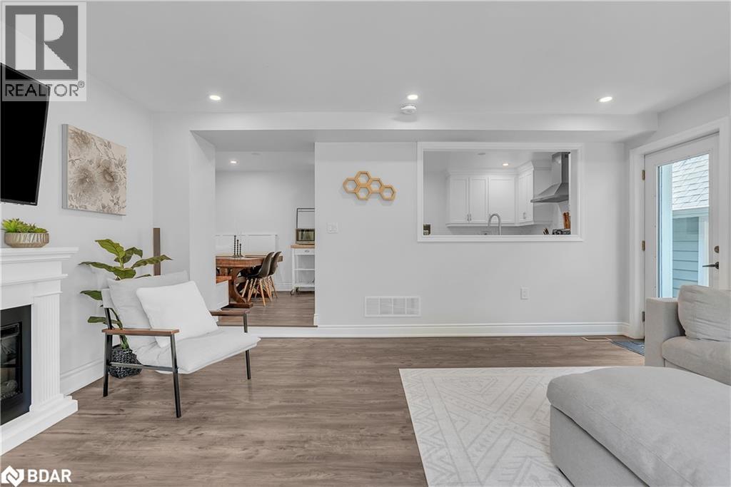 Photo 21 of 125 Dundonald Street, Barrie ON