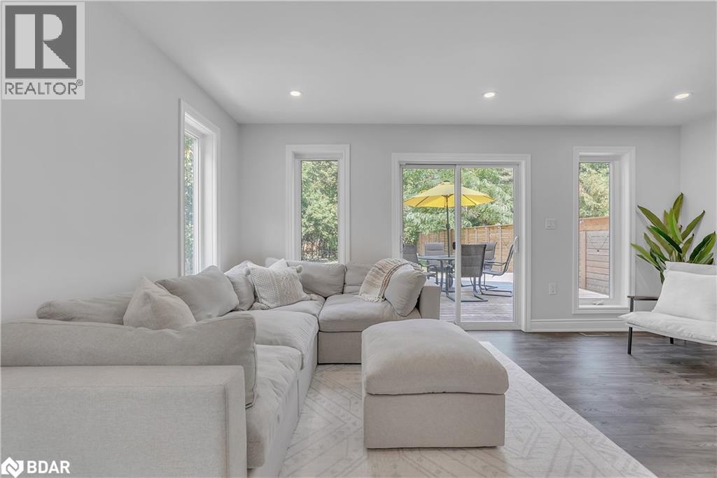 Photo 18 of 125 Dundonald Street, Barrie ON