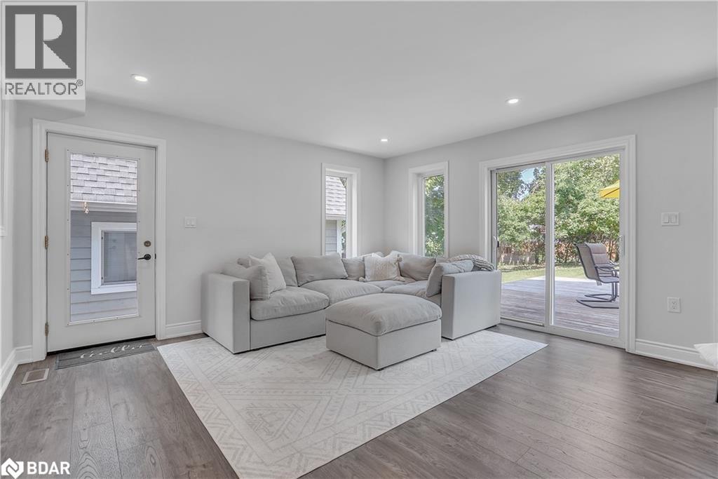 Photo 16 of 125 Dundonald Street, Barrie ON