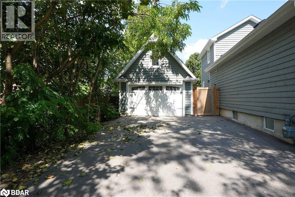 Photo 3 of 125 Dundonald Street, Barrie ON