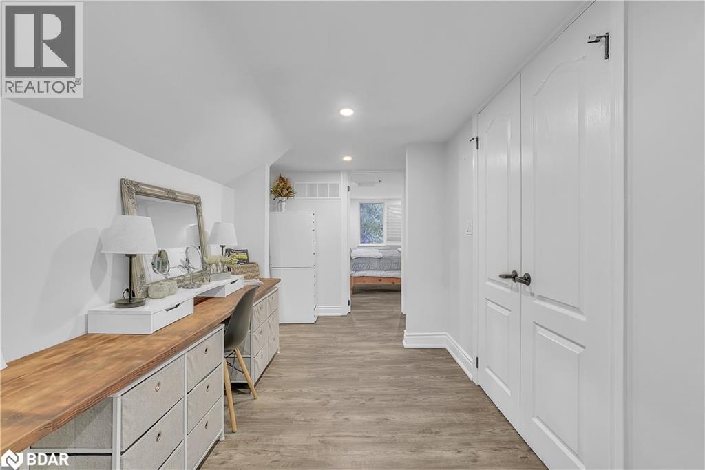 Photo 29 of 125 Dundonald Street, Barrie ON