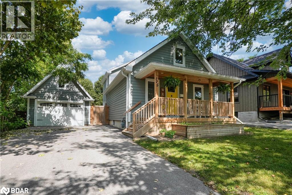 Photo 2 of 125 Dundonald Street, Barrie ON