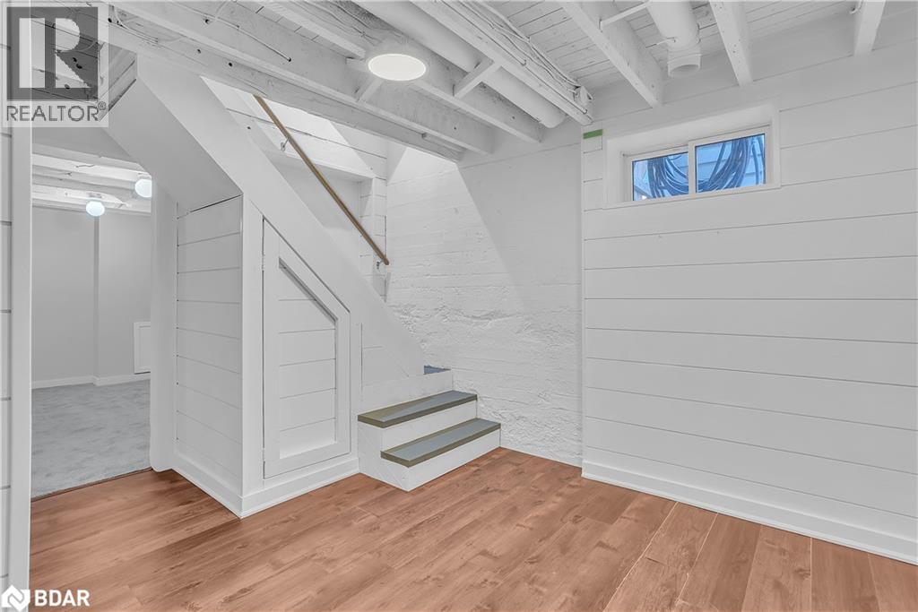Photo 32 of 125 Dundonald Street, Barrie ON