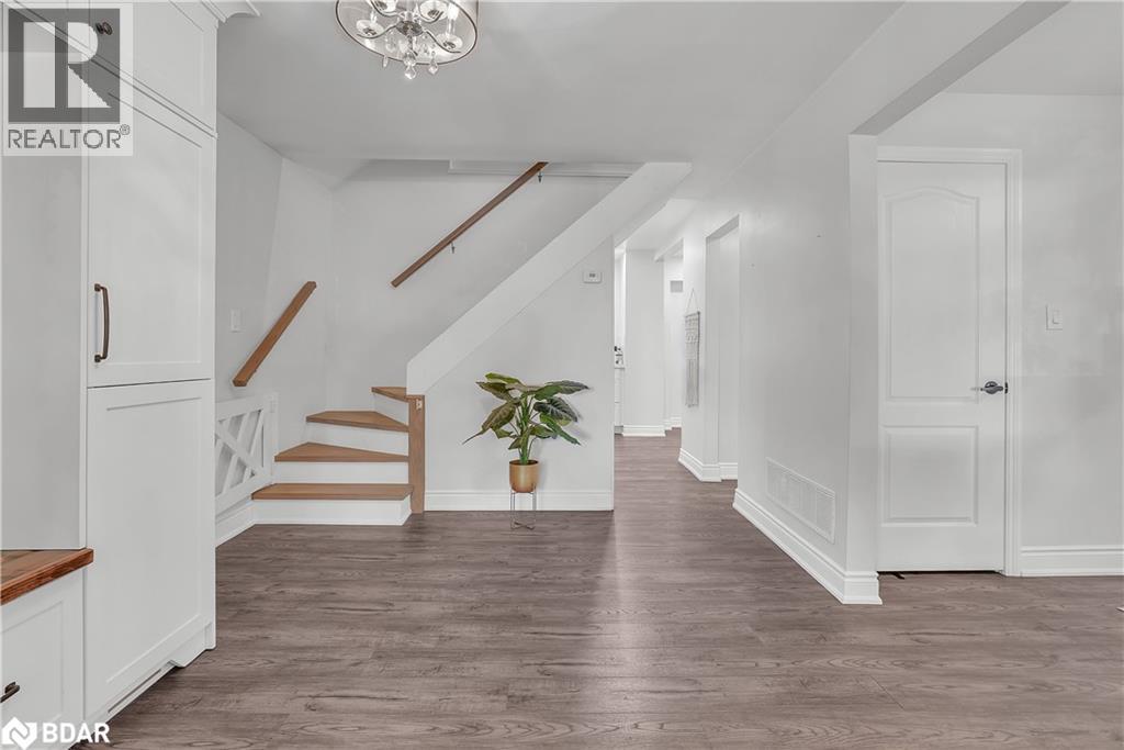 Photo 8 of 125 Dundonald Street, Barrie ON