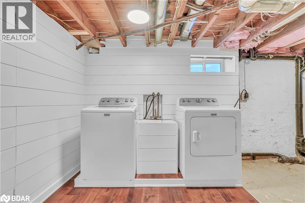 Photo 33 of 125 Dundonald Street, Barrie ON