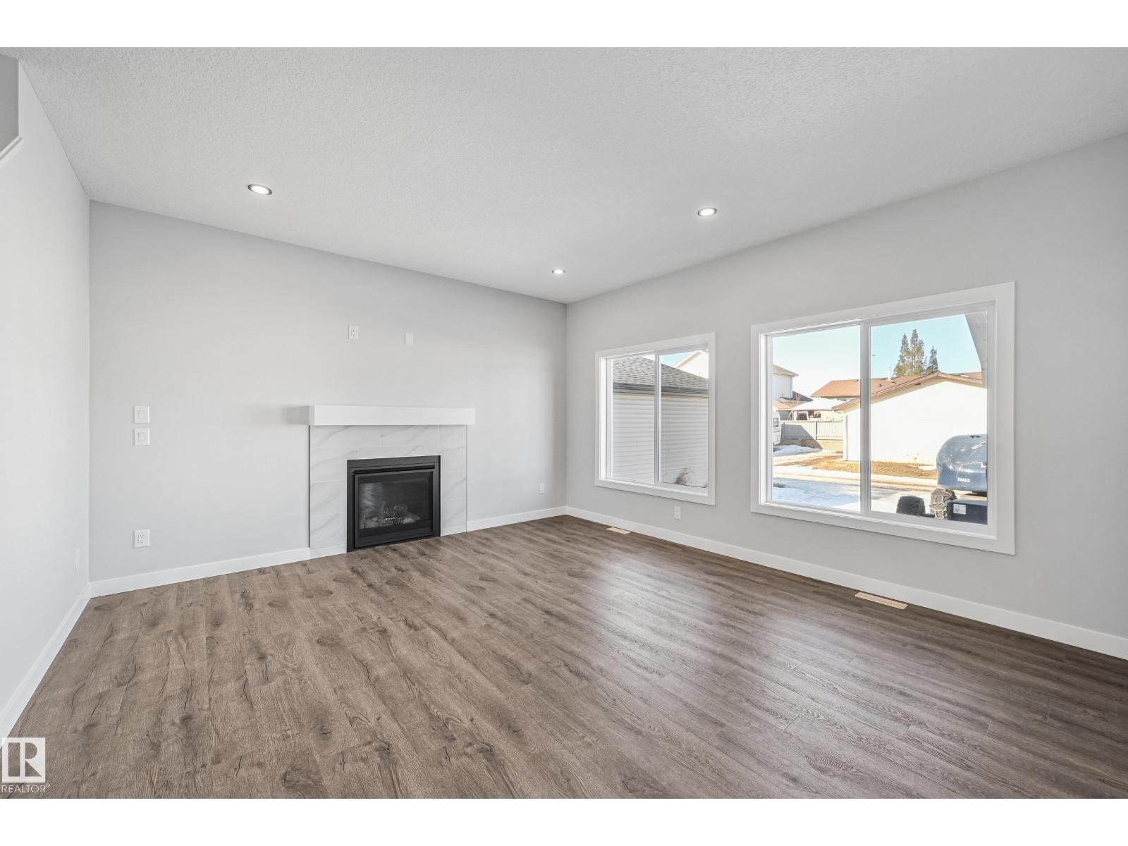 Photo 13 of 76 Maple Cr, Gibbons AB