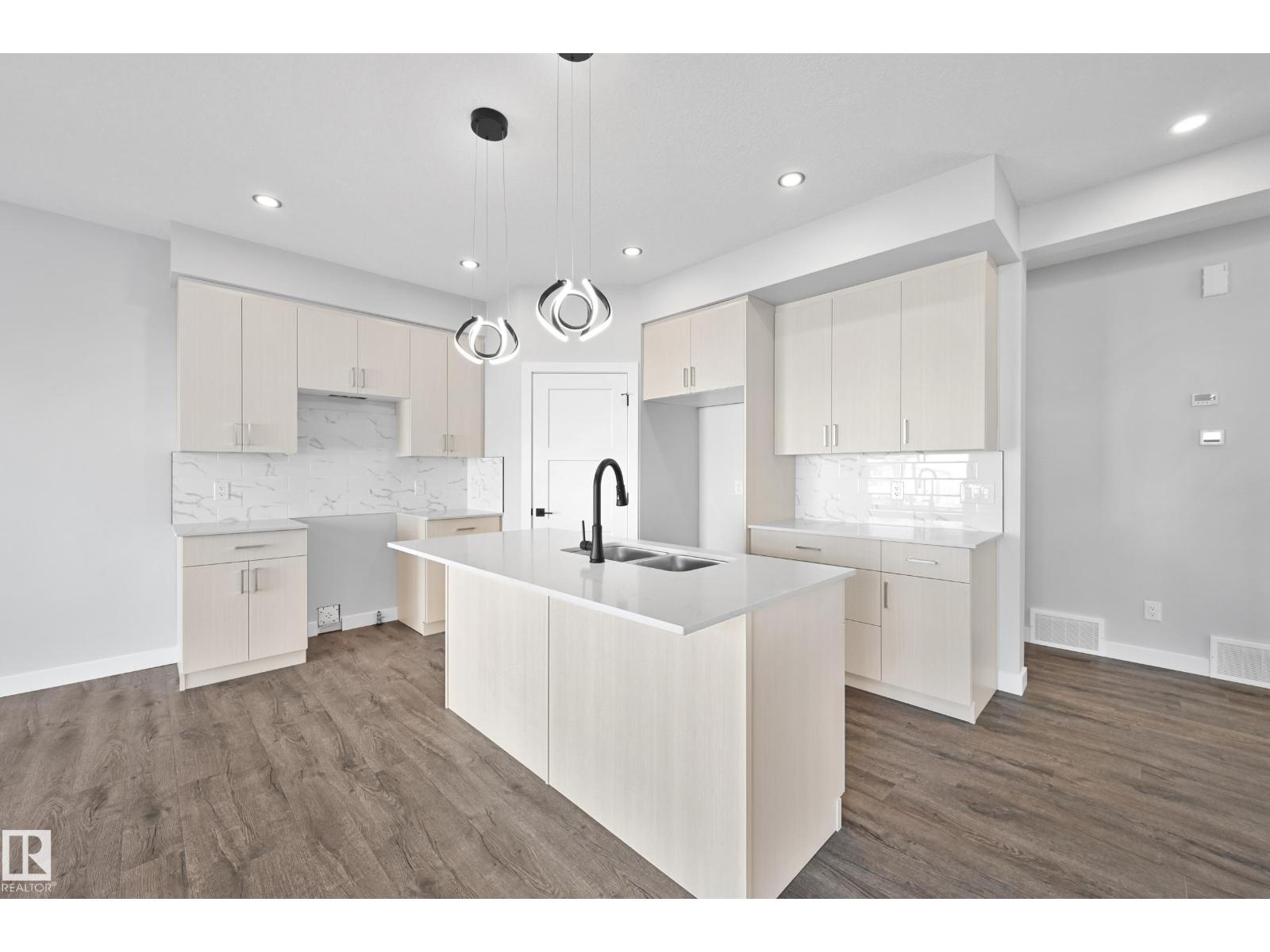 Photo 8 of 76 Maple Cr, Gibbons AB