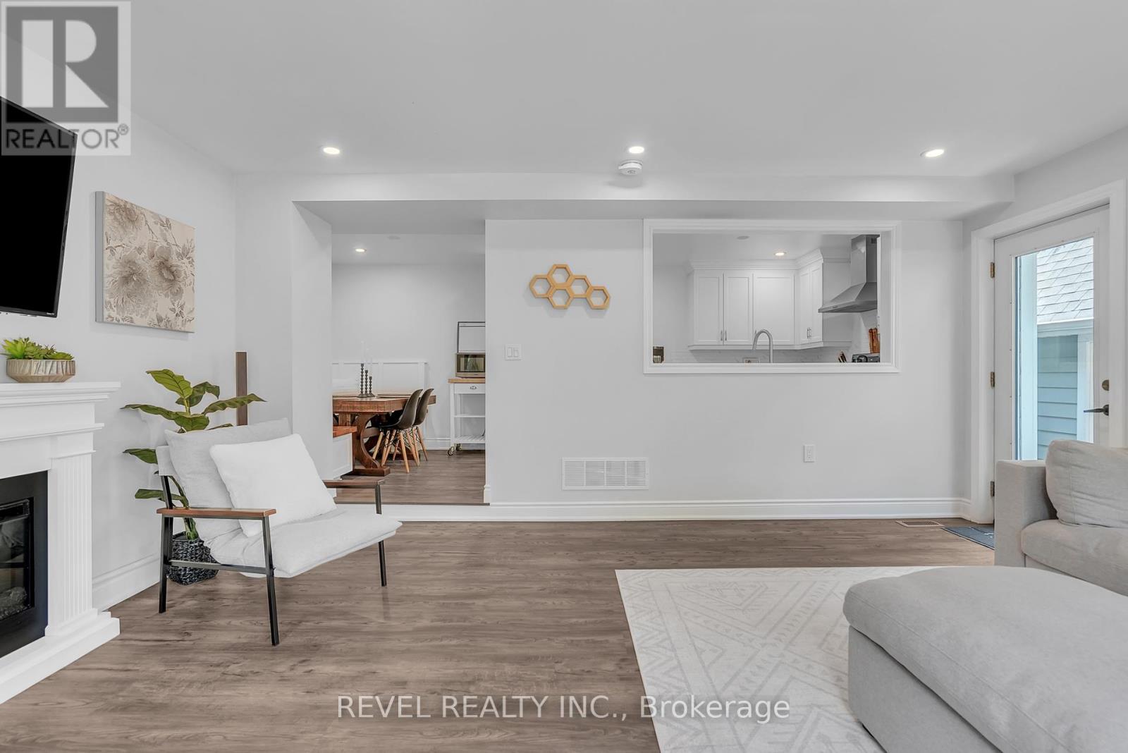 Photo 21 of 125 Dundonald Street, Barrie ON