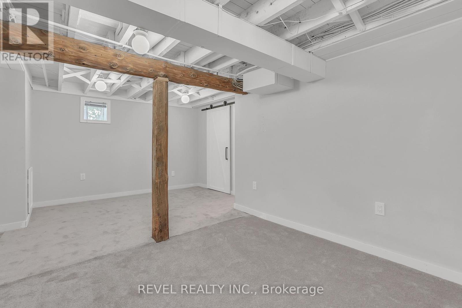 Photo 34 of 125 Dundonald Street, Barrie ON