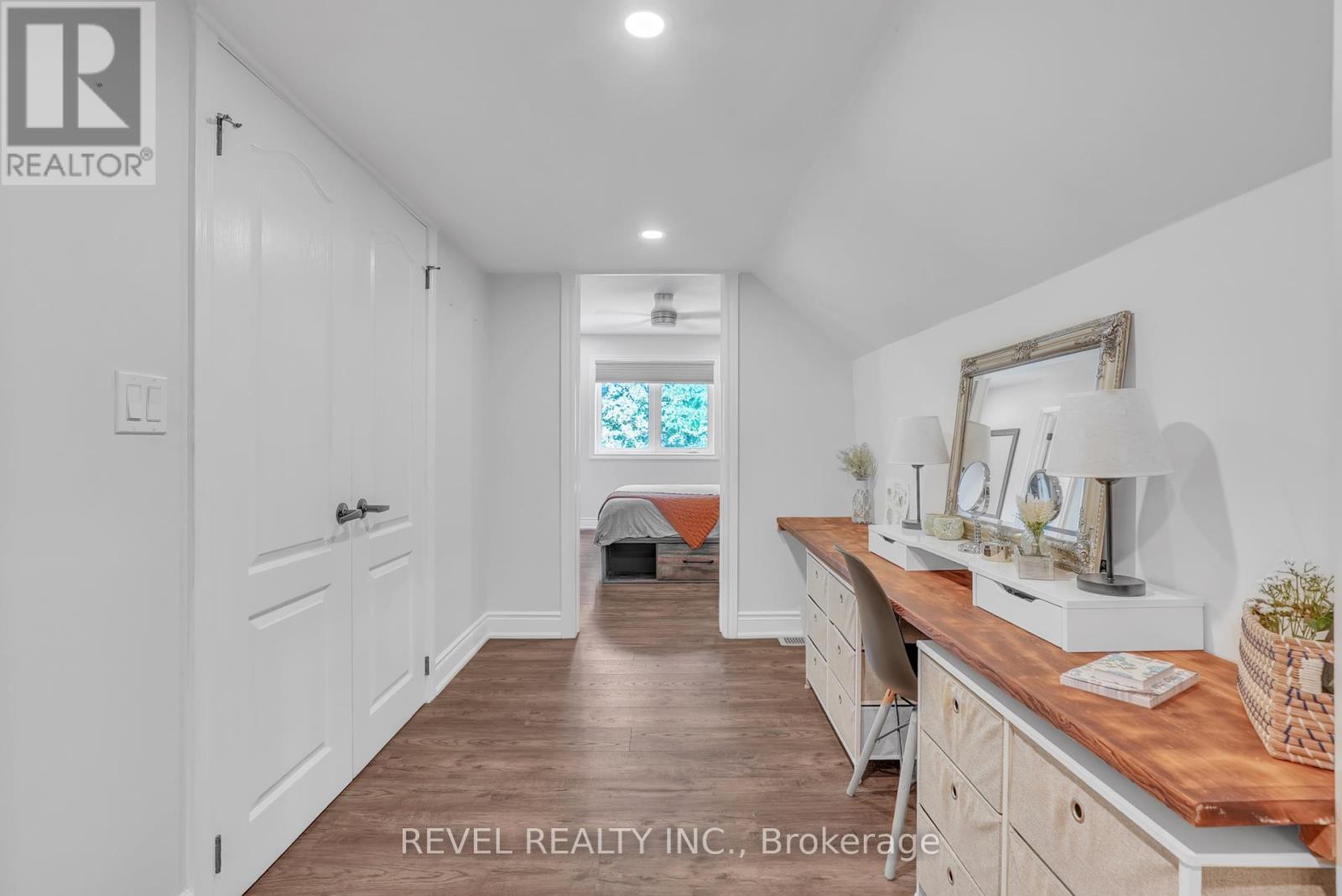 Photo 27 of 125 Dundonald Street, Barrie ON