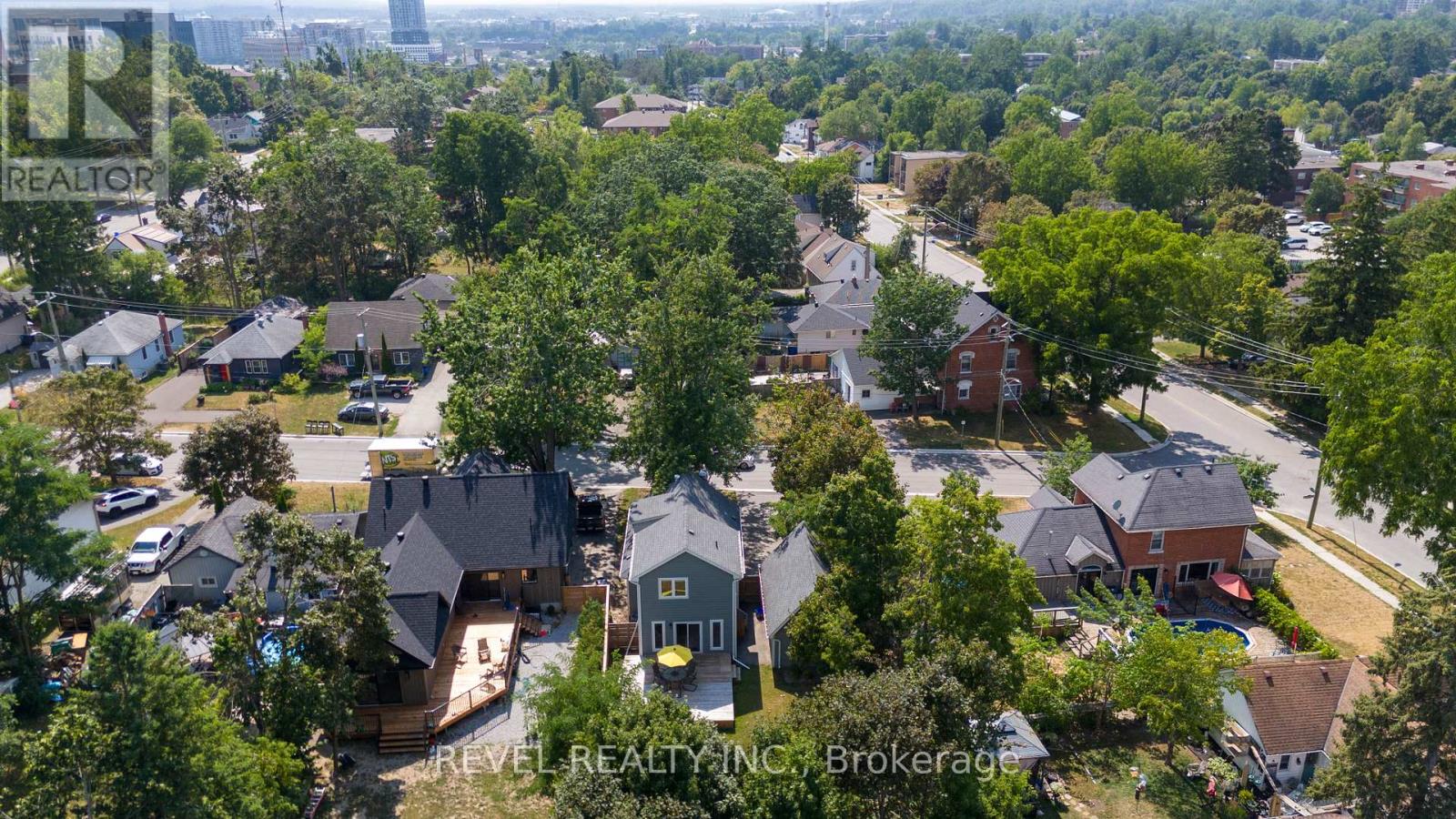 Photo 46 of 125 Dundonald Street, Barrie ON