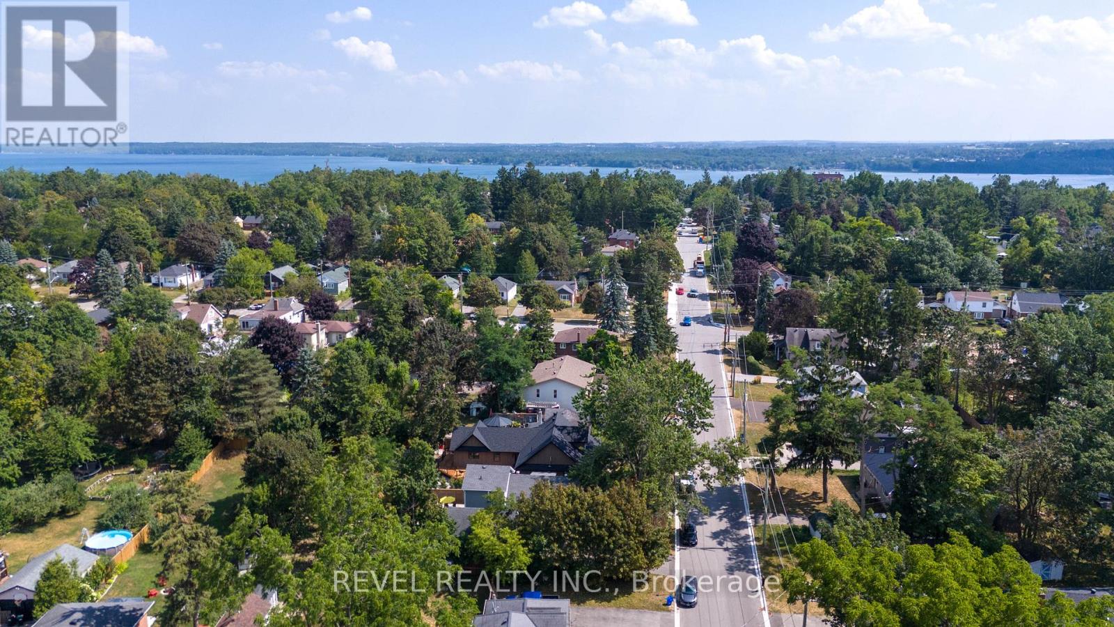 Photo 47 of 125 Dundonald Street, Barrie ON