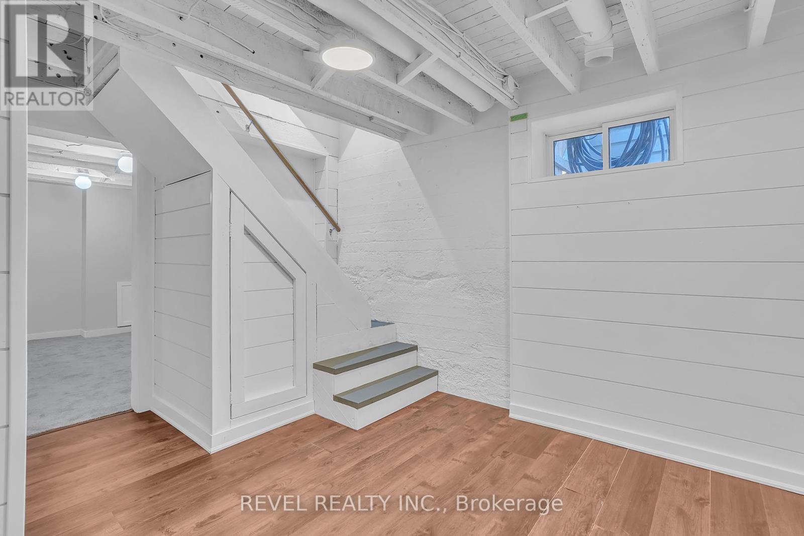 Photo 31 of 125 Dundonald Street, Barrie ON