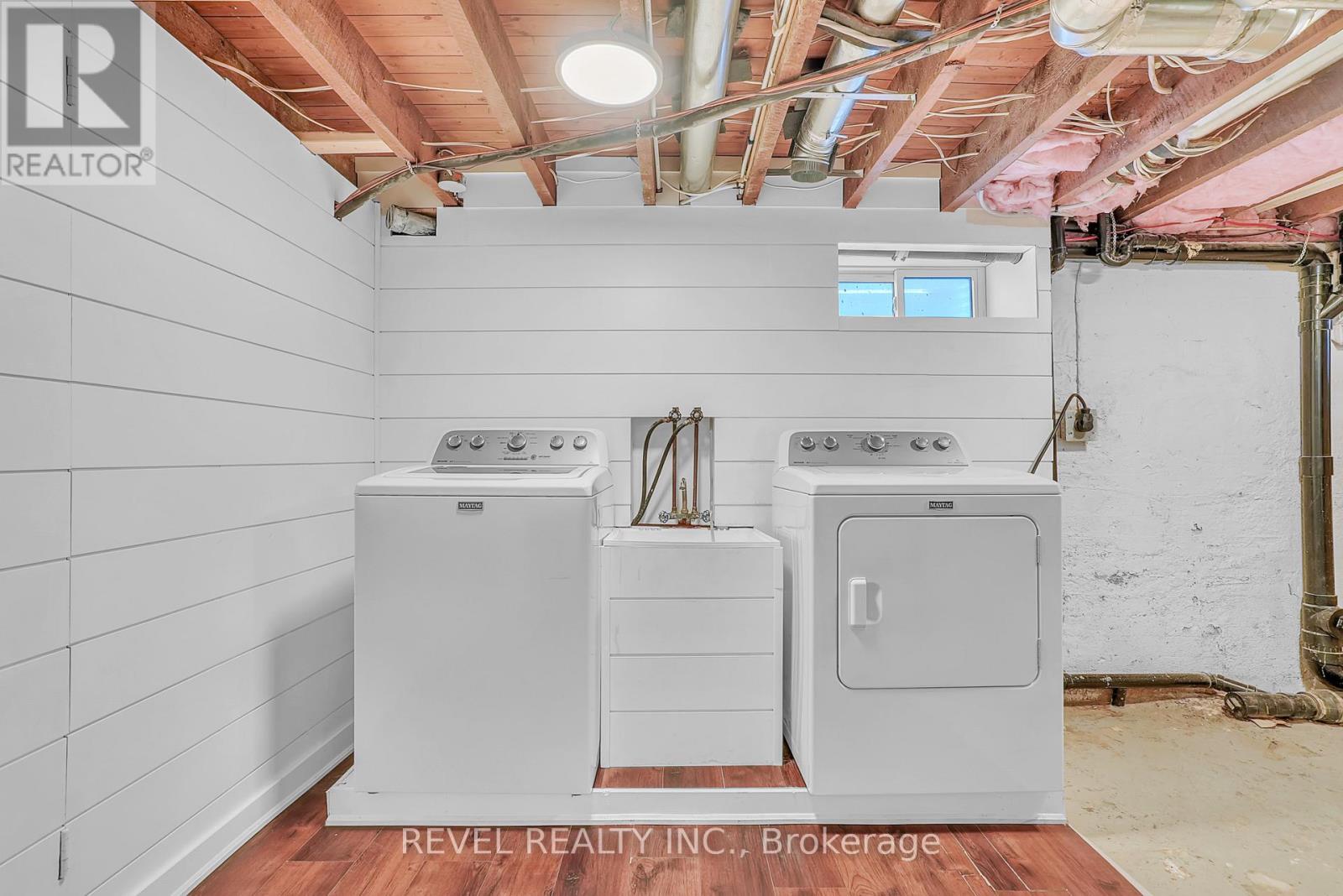 Photo 32 of 125 Dundonald Street, Barrie ON